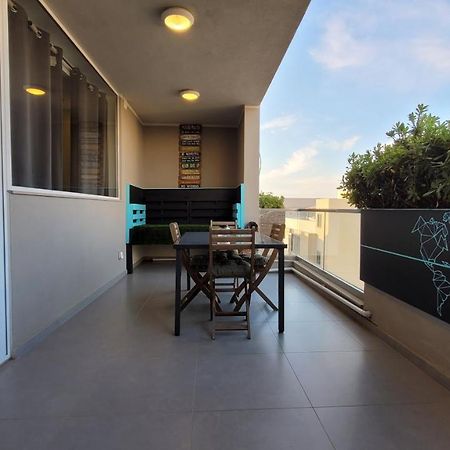 Stylish - Modern - Large Terrace - 2 Bed - 200 M From Sea - Fully Air Con Appartement St. Paul's Bay Buitenkant foto