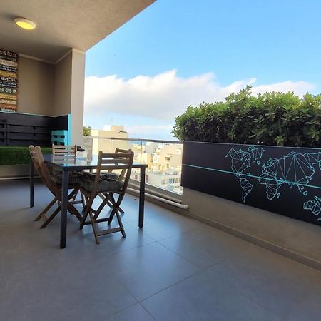 Stylish - Modern - Large Terrace - 2 Bed - 200 M From Sea - Fully Air Con Appartement St. Paul's Bay Buitenkant foto